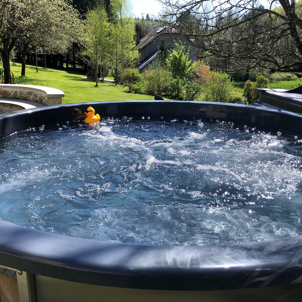 Gîte Val Souvigne_Bain nordique et Braséro_Printemps_4-presta