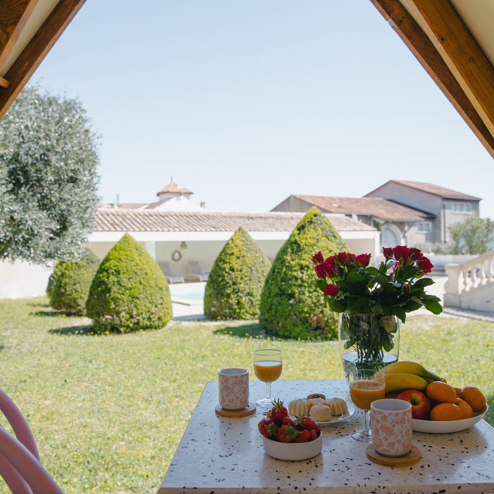 coeur-cristal-vue-exterieure-ecolodge-insolite-sejour-romantique-couple-magalas-herault.jpg-presta