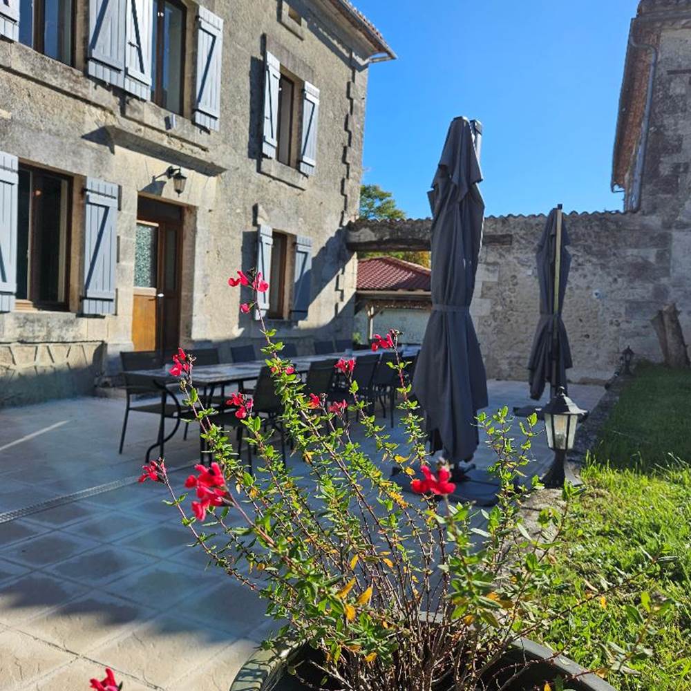 LB 2 Pots on terrace-presta