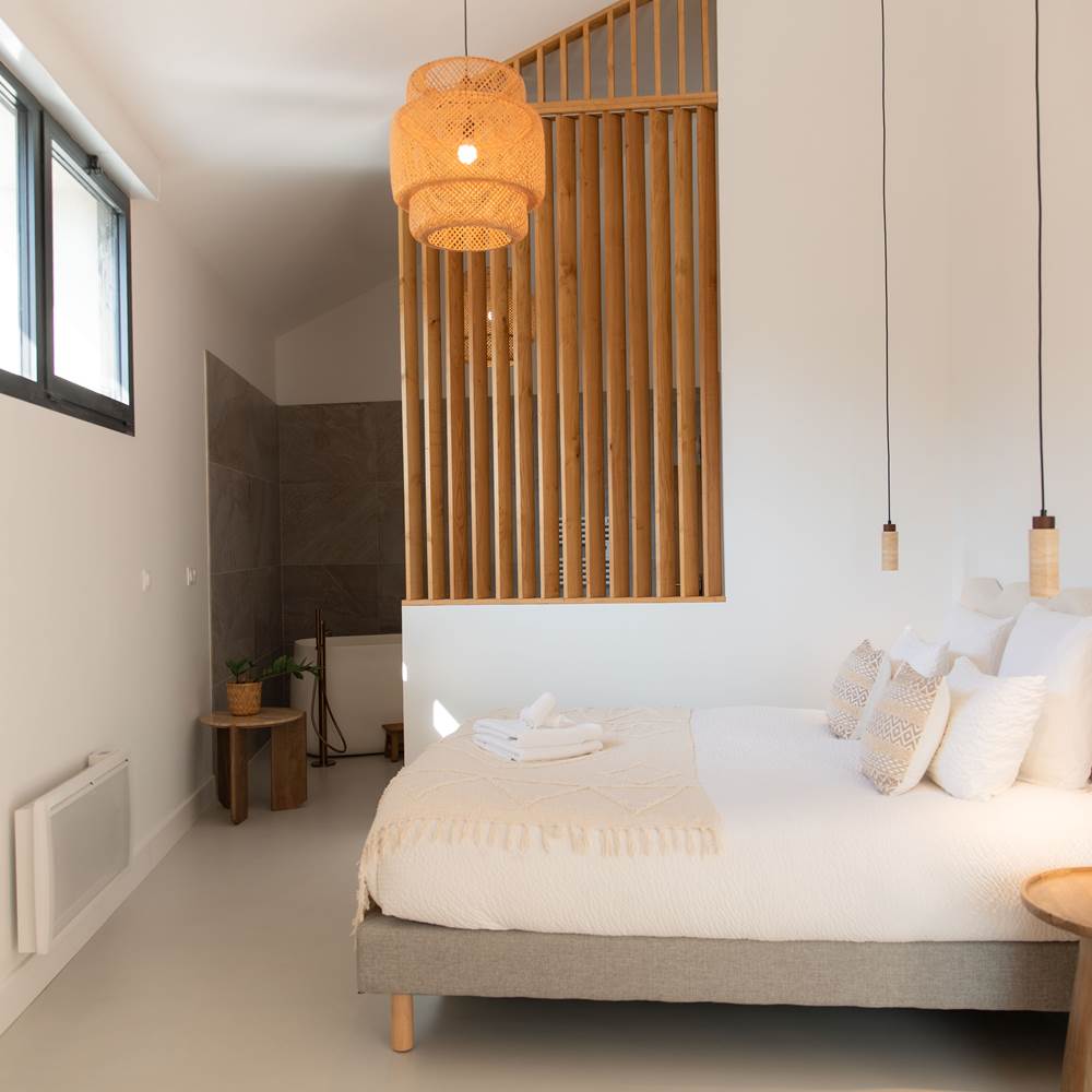 coeur-cristal-chambre-suite-la-remise-sejour-romantique-hebergement-couple-magalas-occitanie.jpg-presta