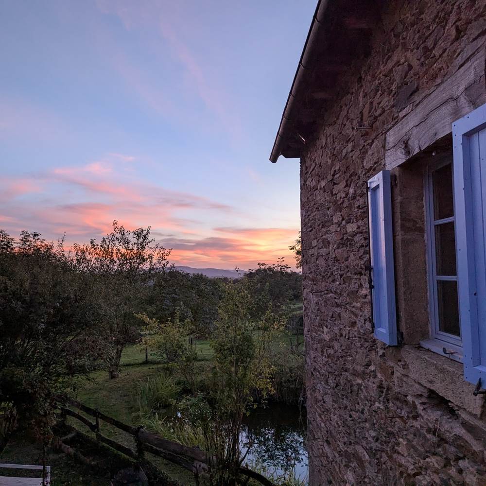 maison-hotes-saisonnee-coucher-soleil-batisse-bien-etre-aveyron.jpg-gallery