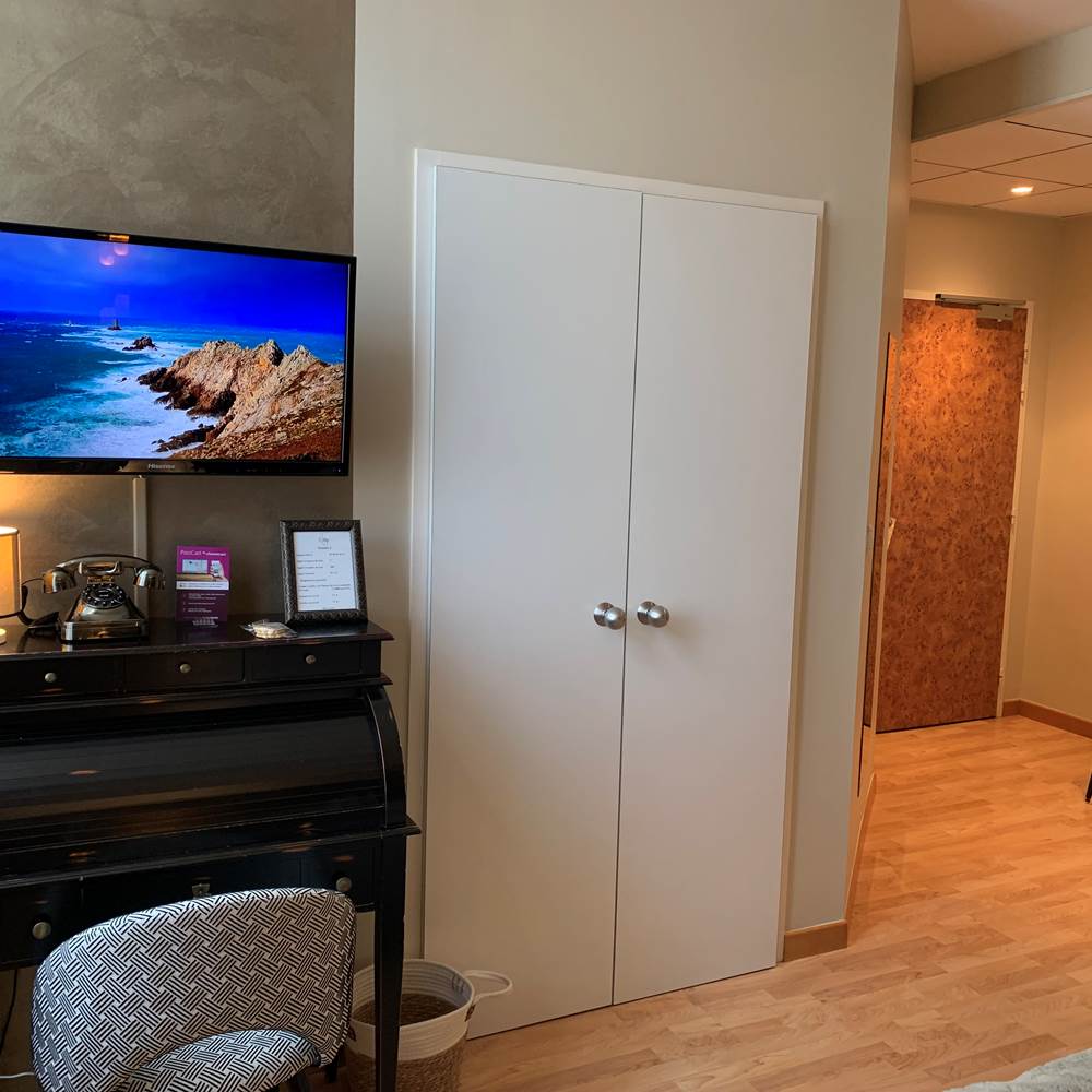 Coin bureau et télévision de la Chambre Confort Plus PMR-presta