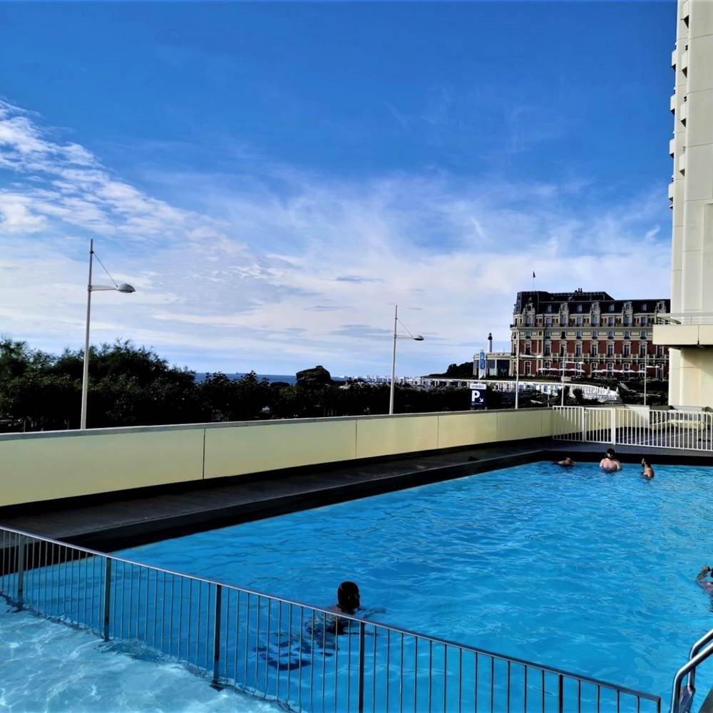 Piscine 2 bassins du Victoria Surf-presta