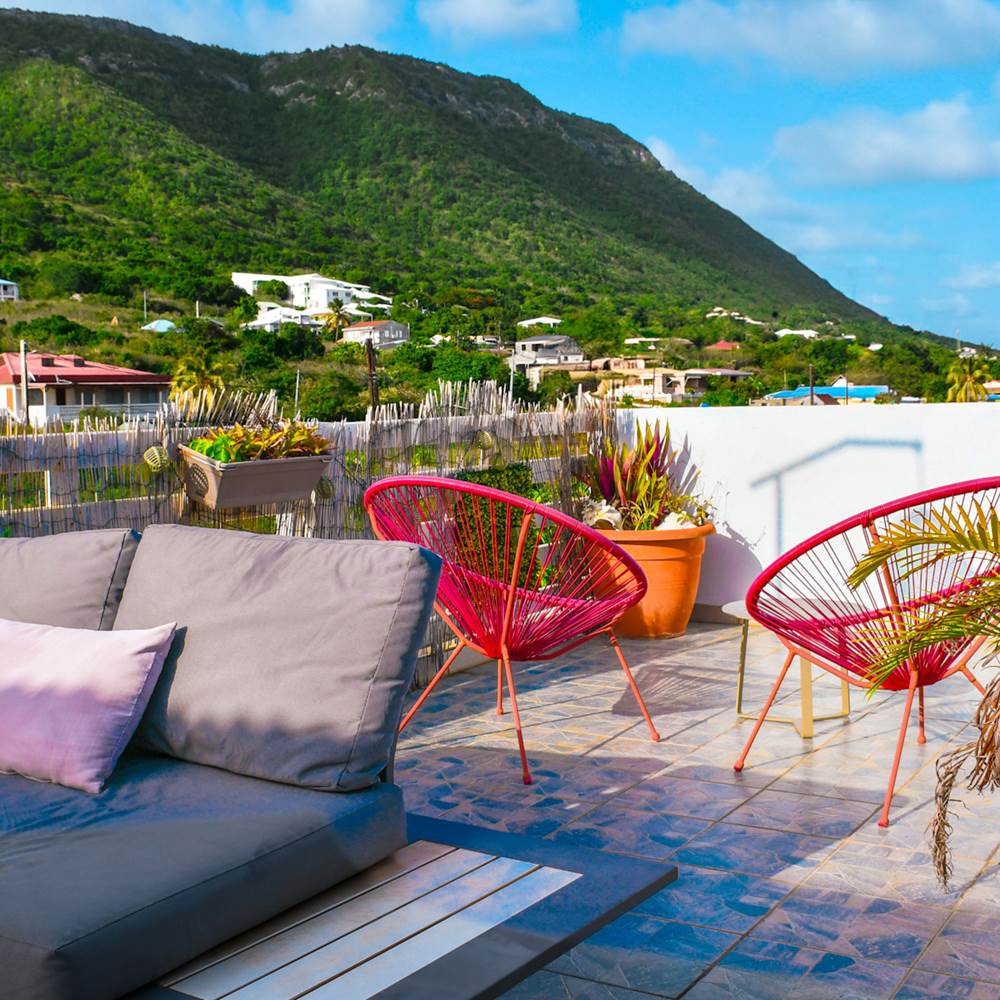 ROOFTOP OASIS DESIRADE HOTEL