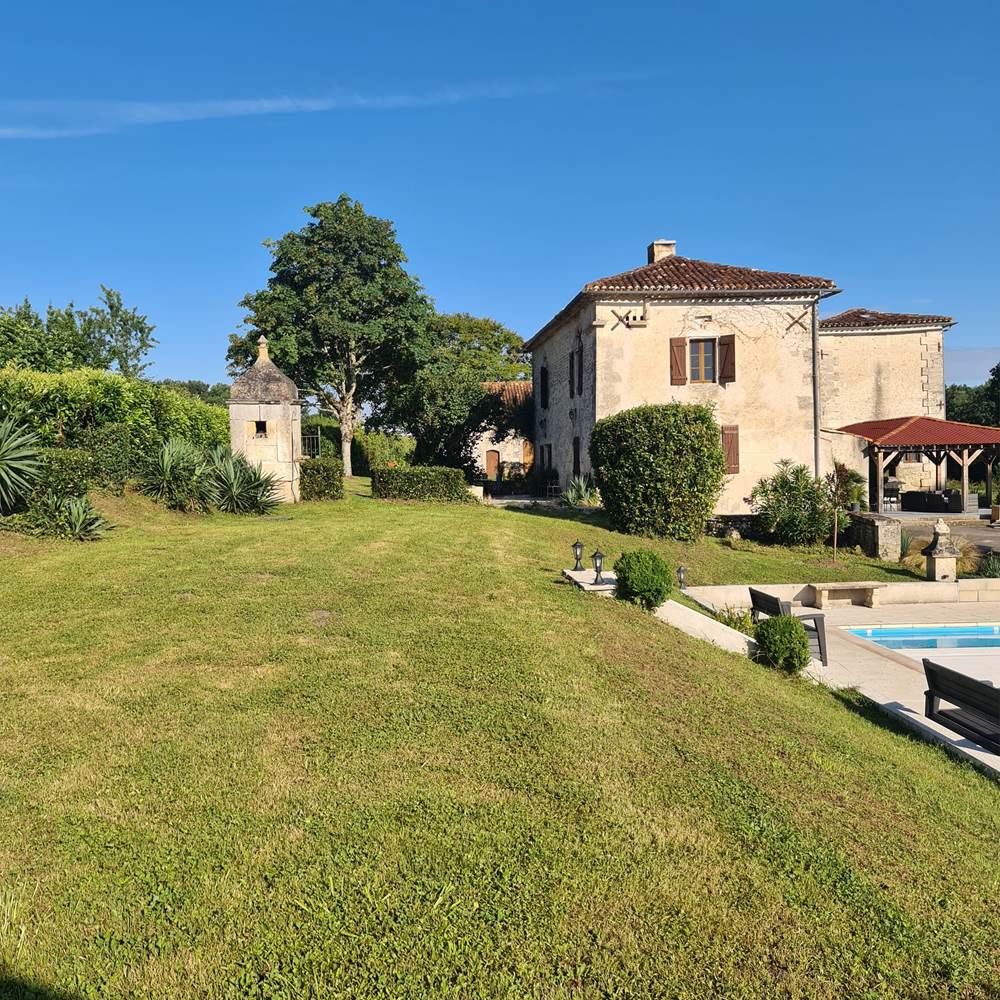 Les Bigonnies above the pool view-presta