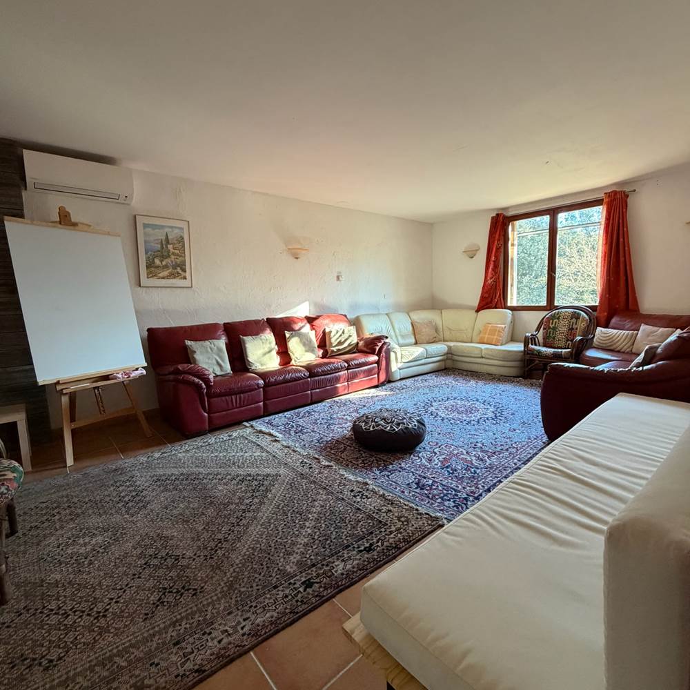 grand salon/salle de cours /dortoir