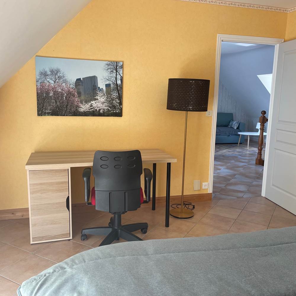 Chambre 3 avec couette et bureau-gallery