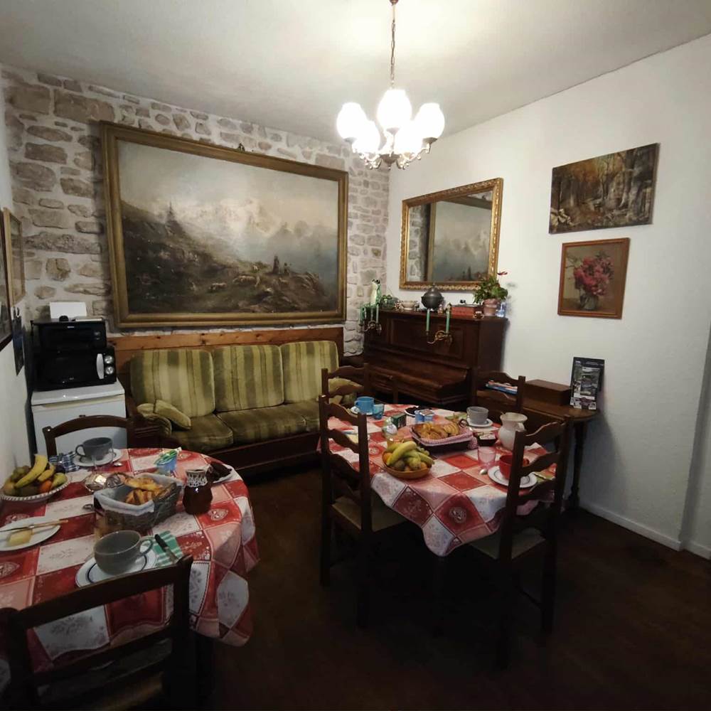 faa88c19-9b79-495d-91e2-a7e906ee249b-gallery