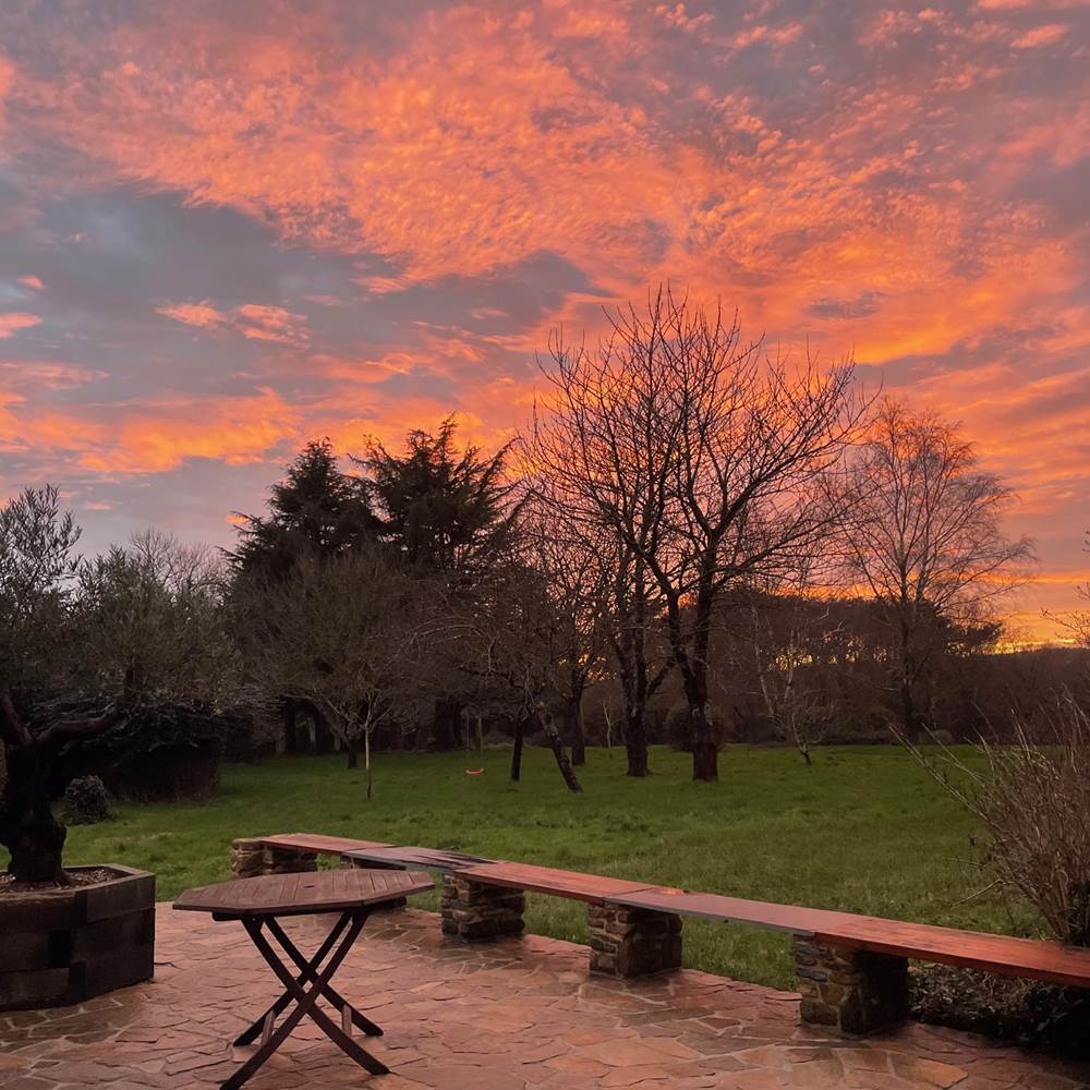 Terrasse et parc au coucher du soleil en hiver-gallery
