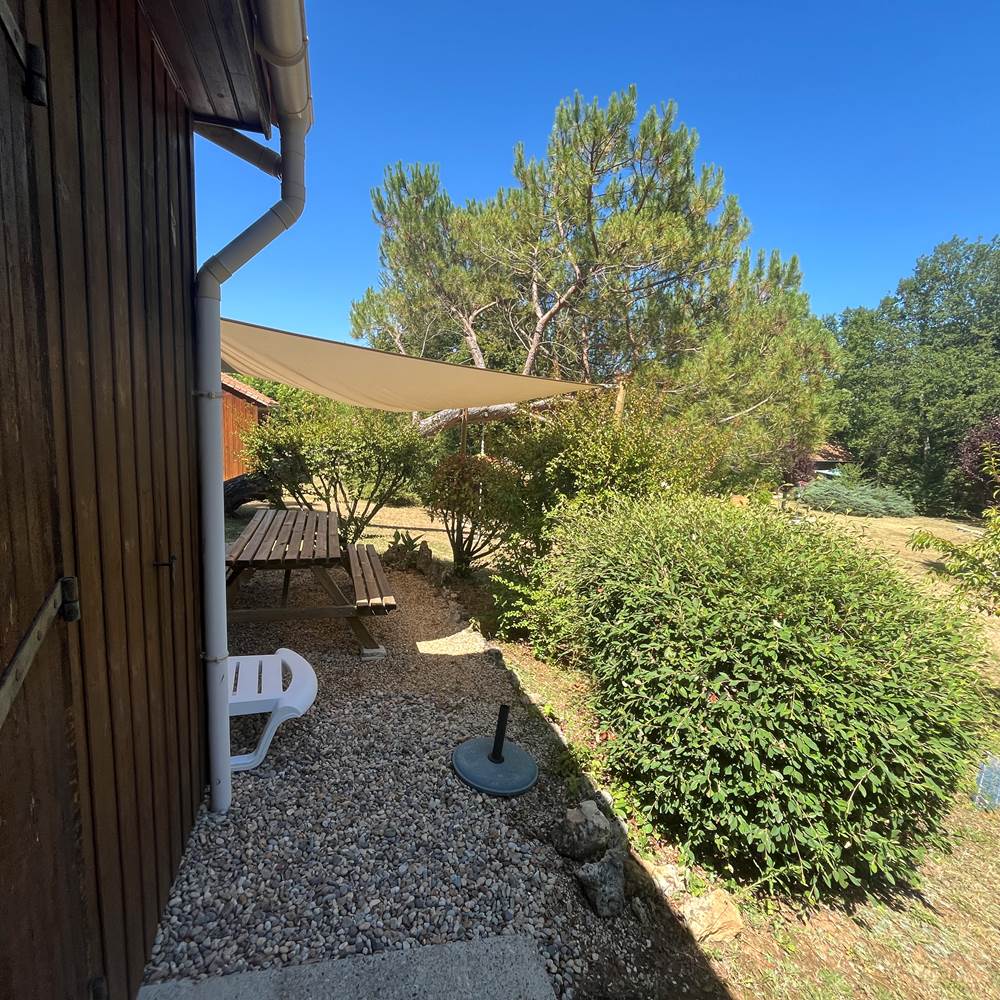 Coin repas extérieur ombragé-presta