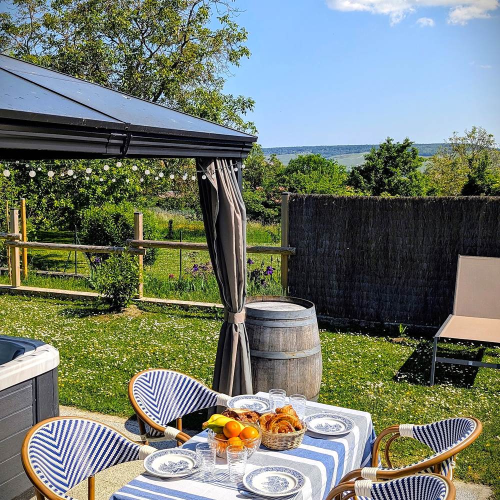 Le Cémarose Jardin Jaccuzzi petit dejeuner-gallery
