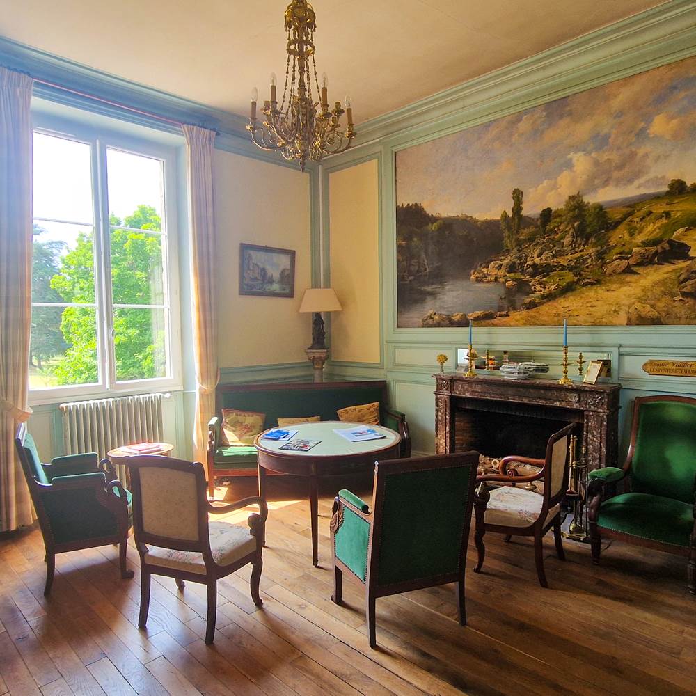 Petit Salon
