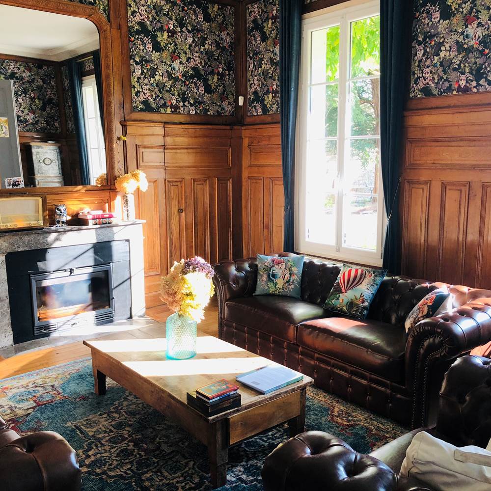 chambre-salon-cosy-élégant-hôte-gallery