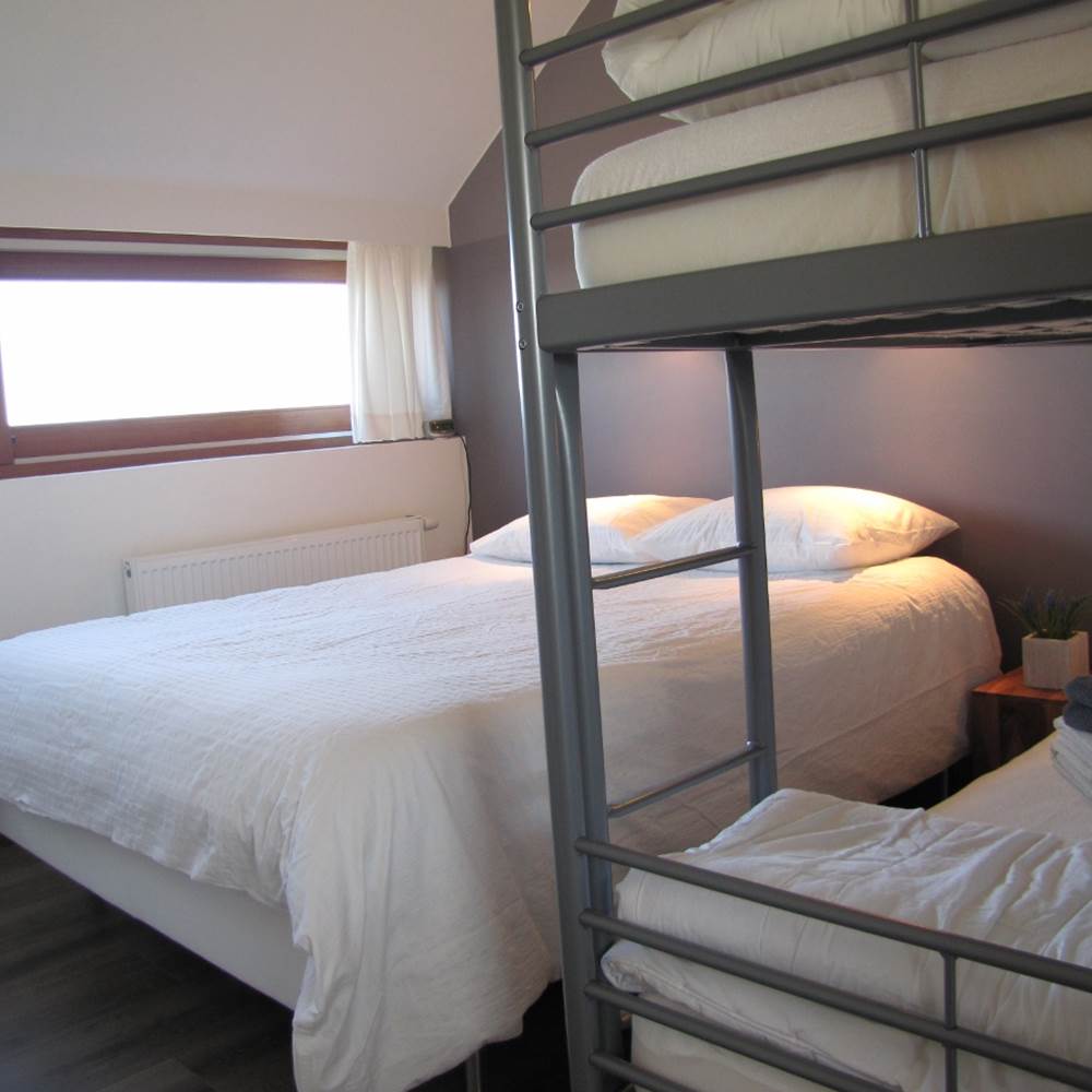 Chambre 2 avec lit double et lits superposés (photo 2)-presta