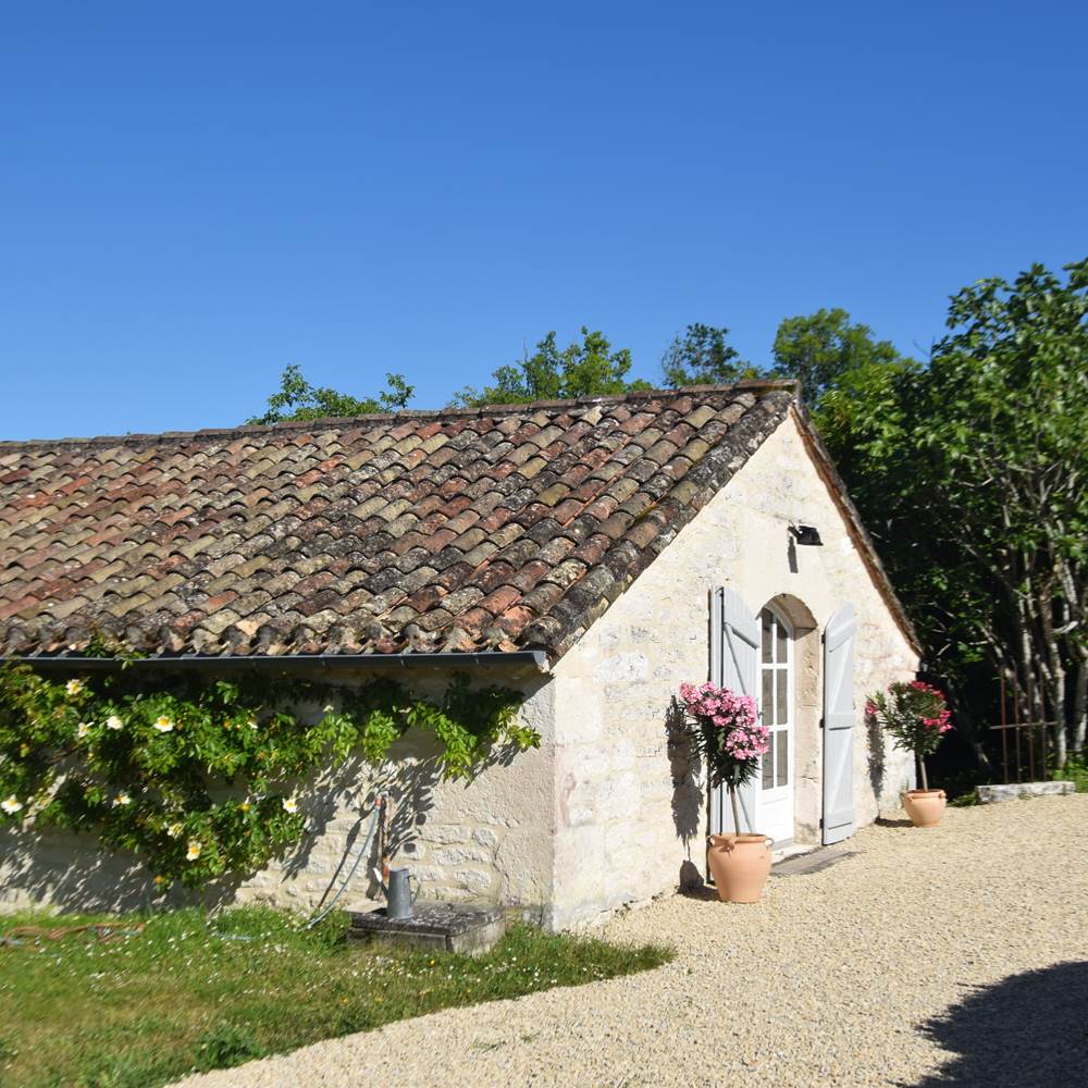 Dépendance en pierres blanches traditionnelles du Quercy-presta