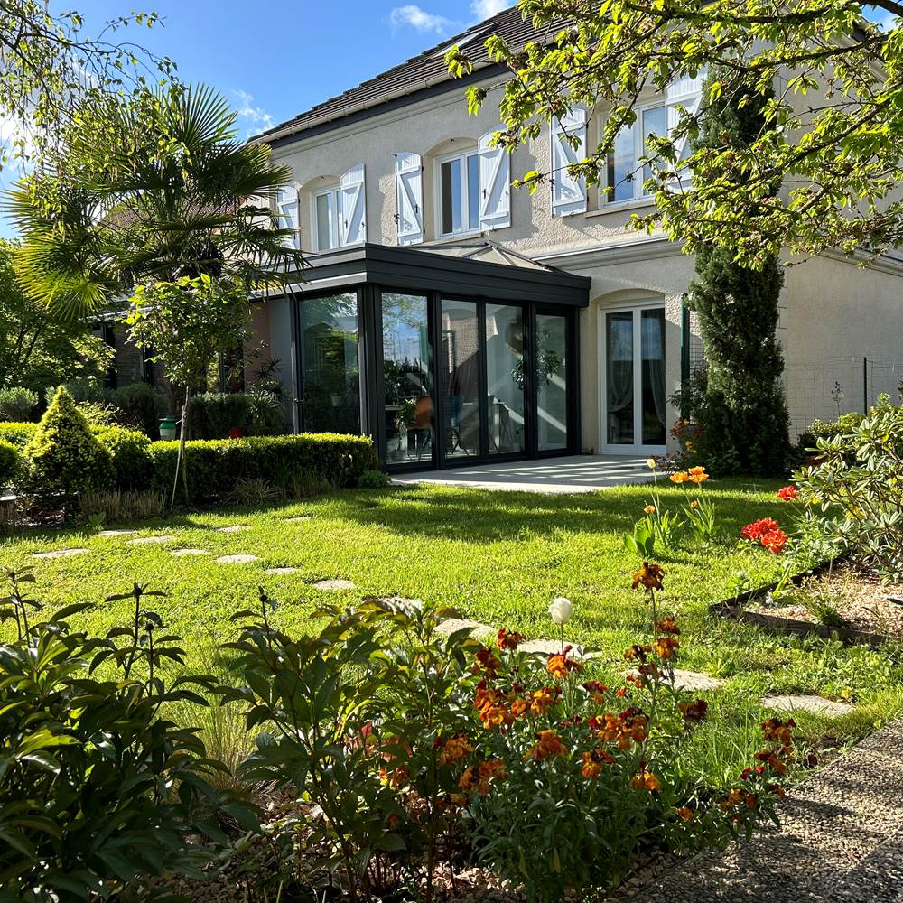 Vue du bâtiment extérieur sur jardin-gallery