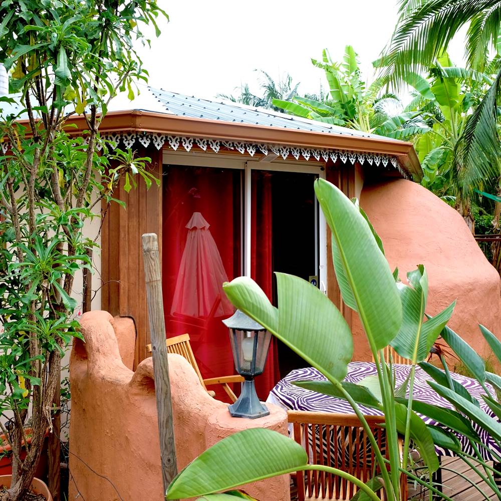 la-terrasse-du-bungalow-equipe-ti-caze-dodo-a-etang-sale-974.jpg-gallery