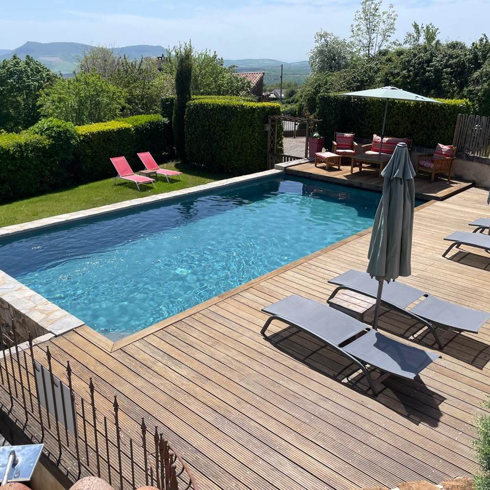 Vue piscine et terrasse-gallery