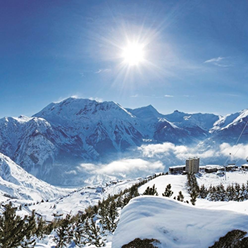 Station du Mont-Dore sous la neige – Séjour d’hiver pour couples, familles ou groupes d’amis amateurs de ski.-gallery