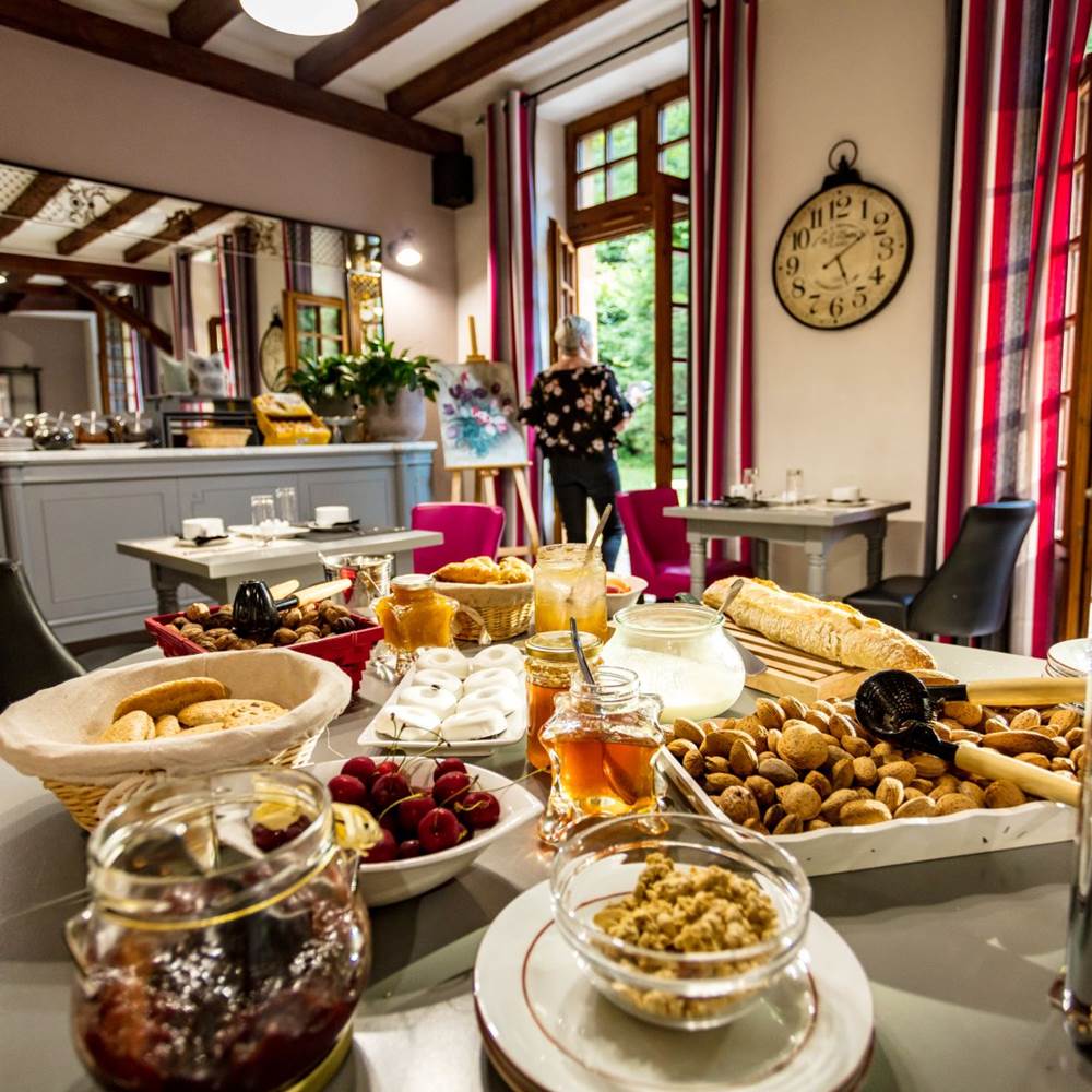 Hostellerie du grand duc salle de petit dej 2-gallery