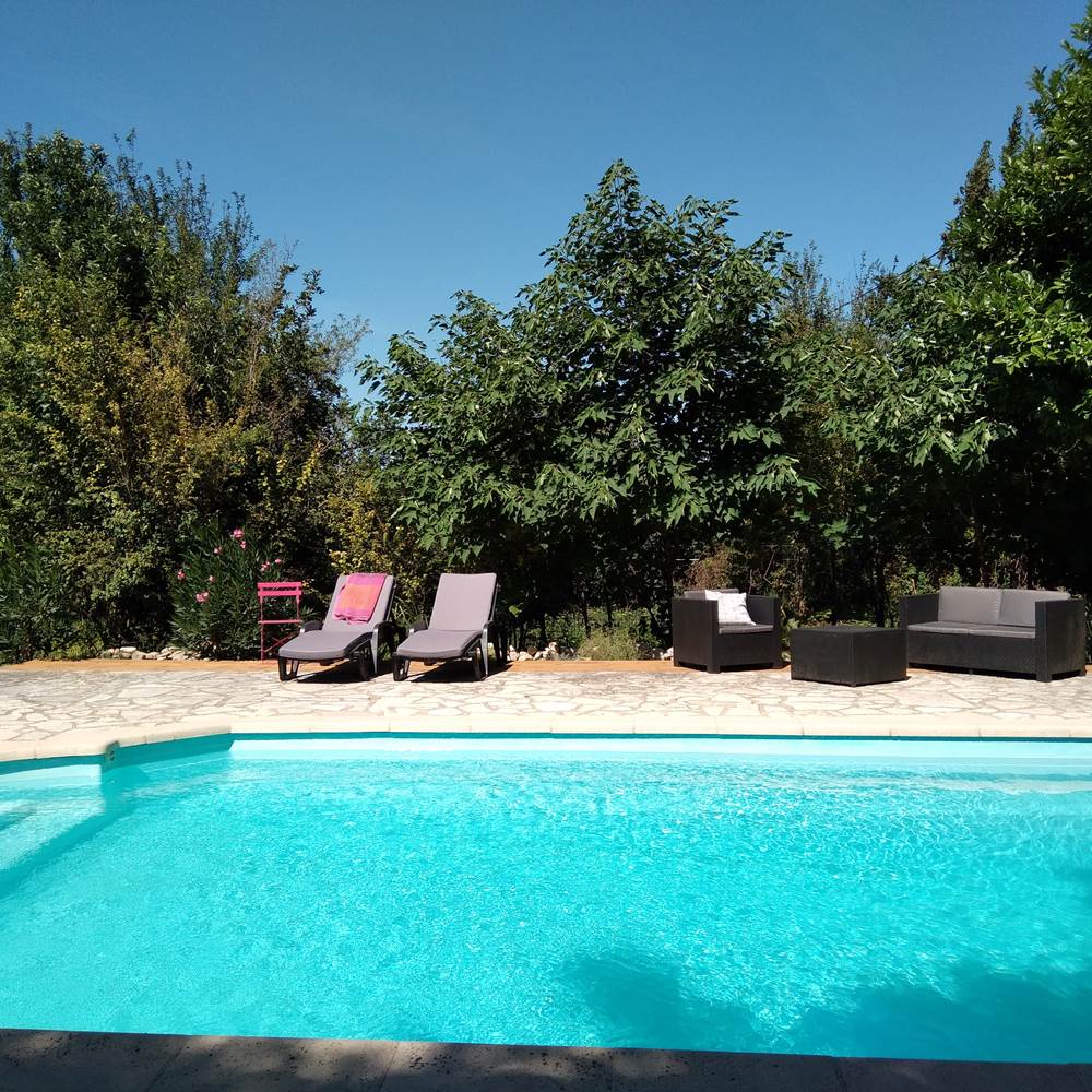 Piscine partagée ouverte du 15 mai au 30 septembre-presta