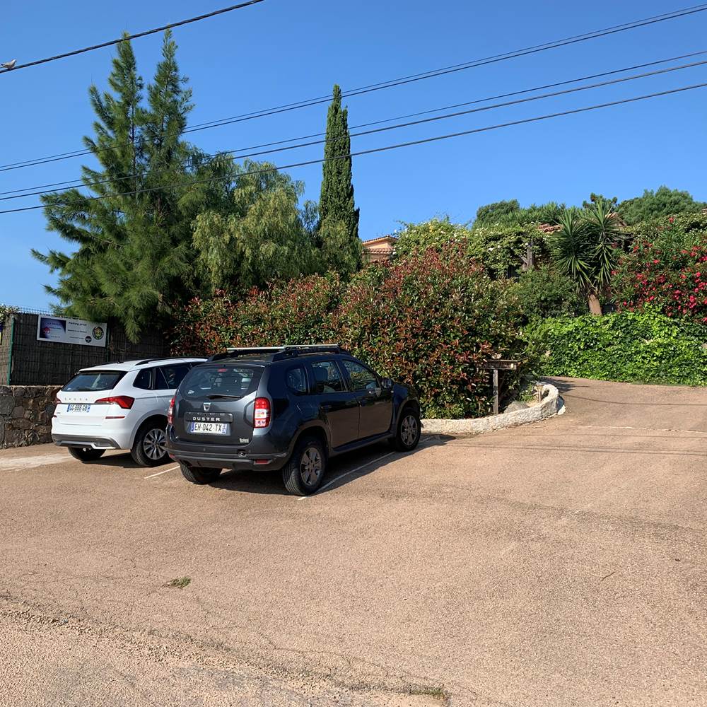 Parking gratuit, 1 pour chaque chambre-gallery