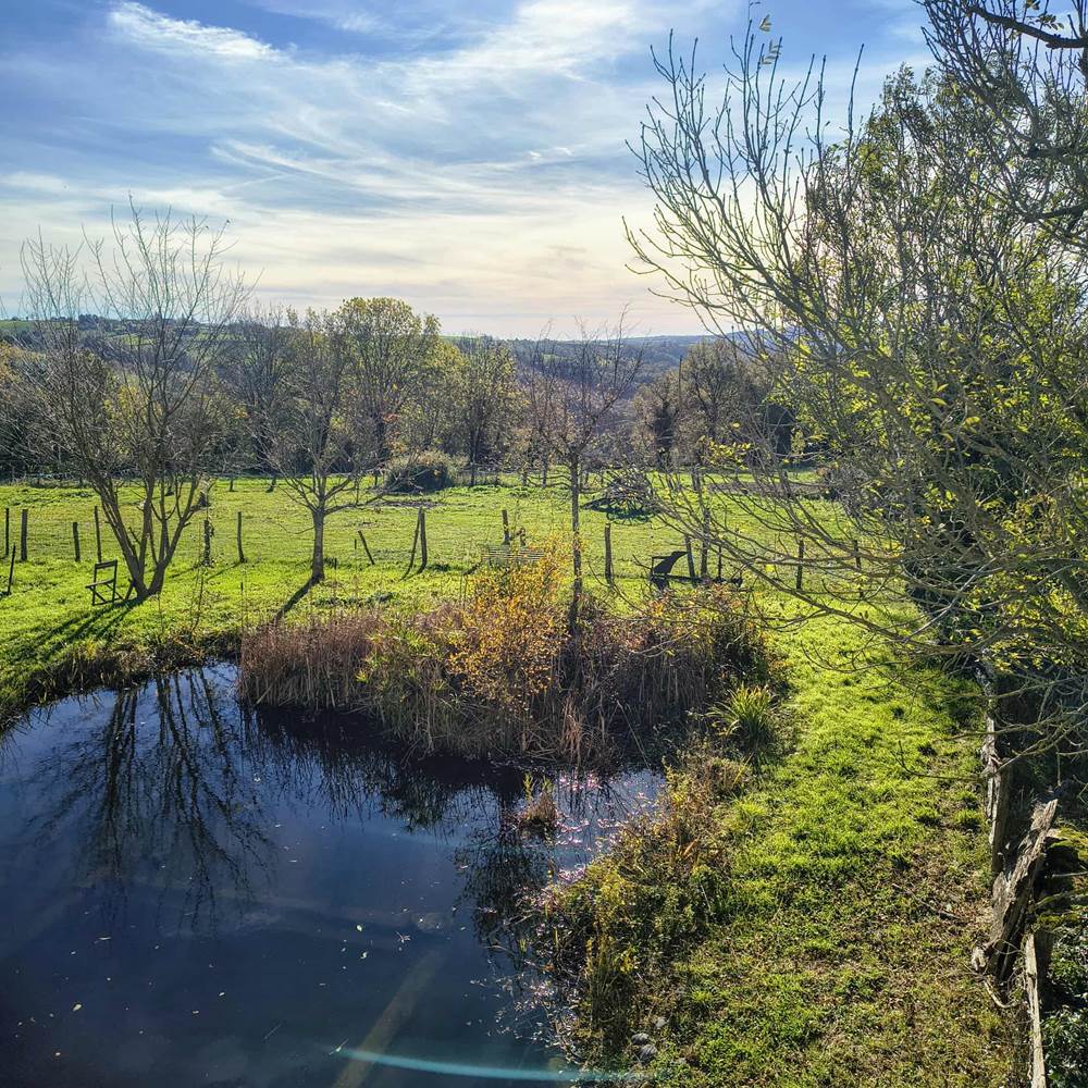 vue-mare-nature-vallees-saisonnee-centres-aveyron-presta