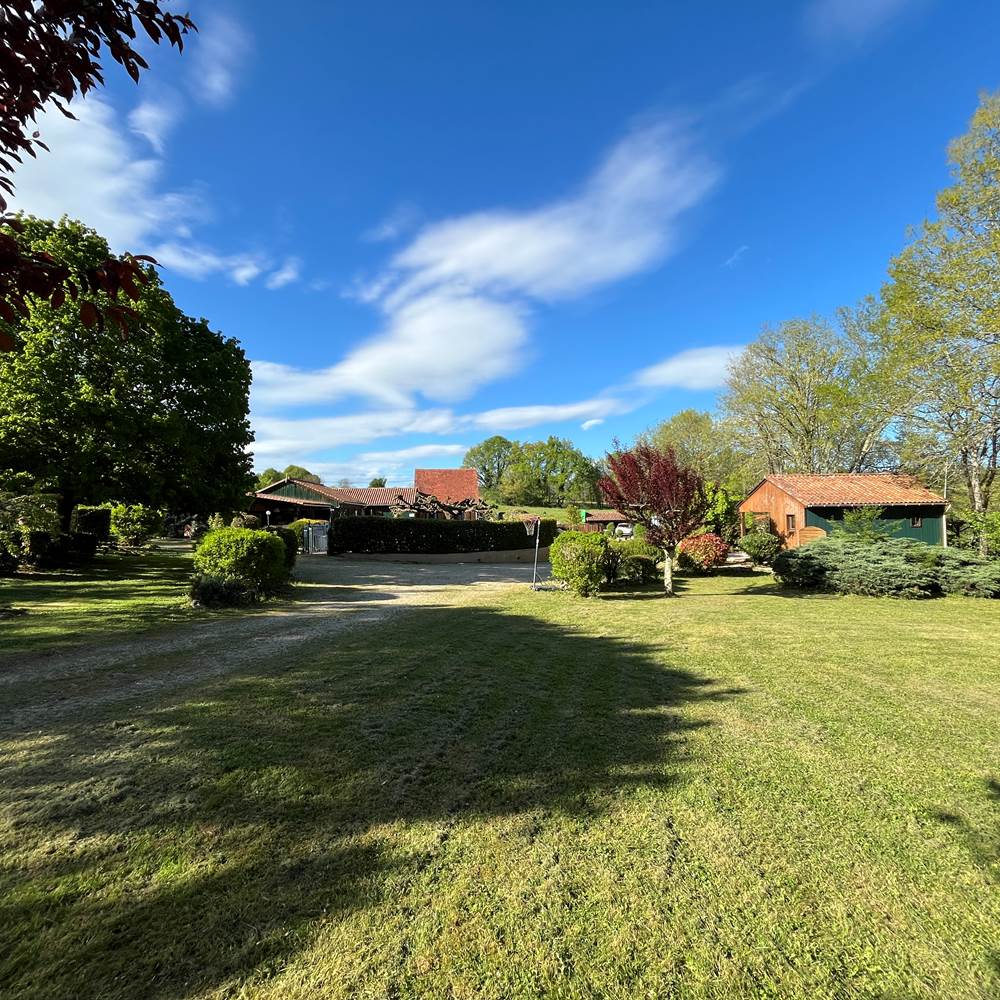 Jardin arboré,fraîcheur et ombre en vacances-presta
