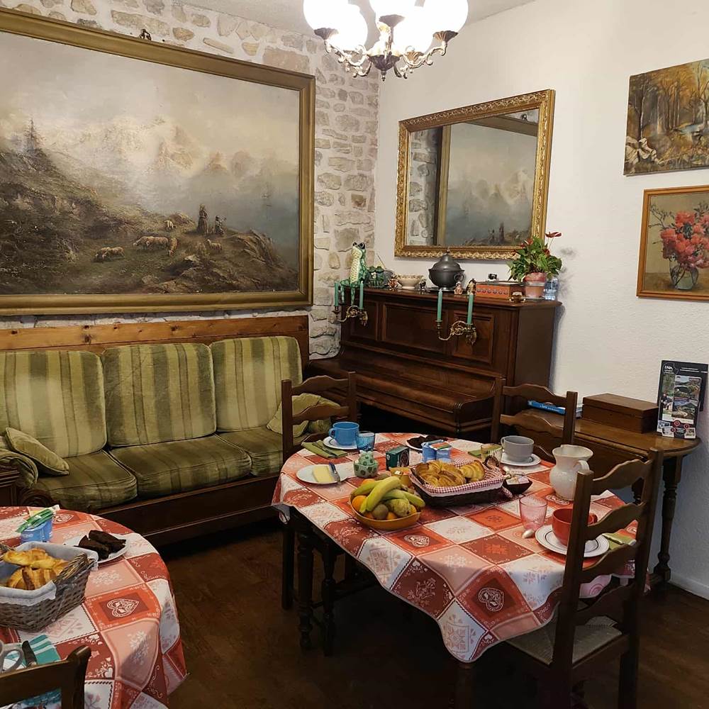 df64bf7b-fb5b-4be0-ac4b-9cb3bda347dc-gallery