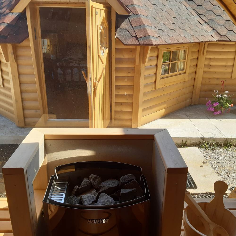 vue du sauna vers le chalet, à l'abri des regards-presta