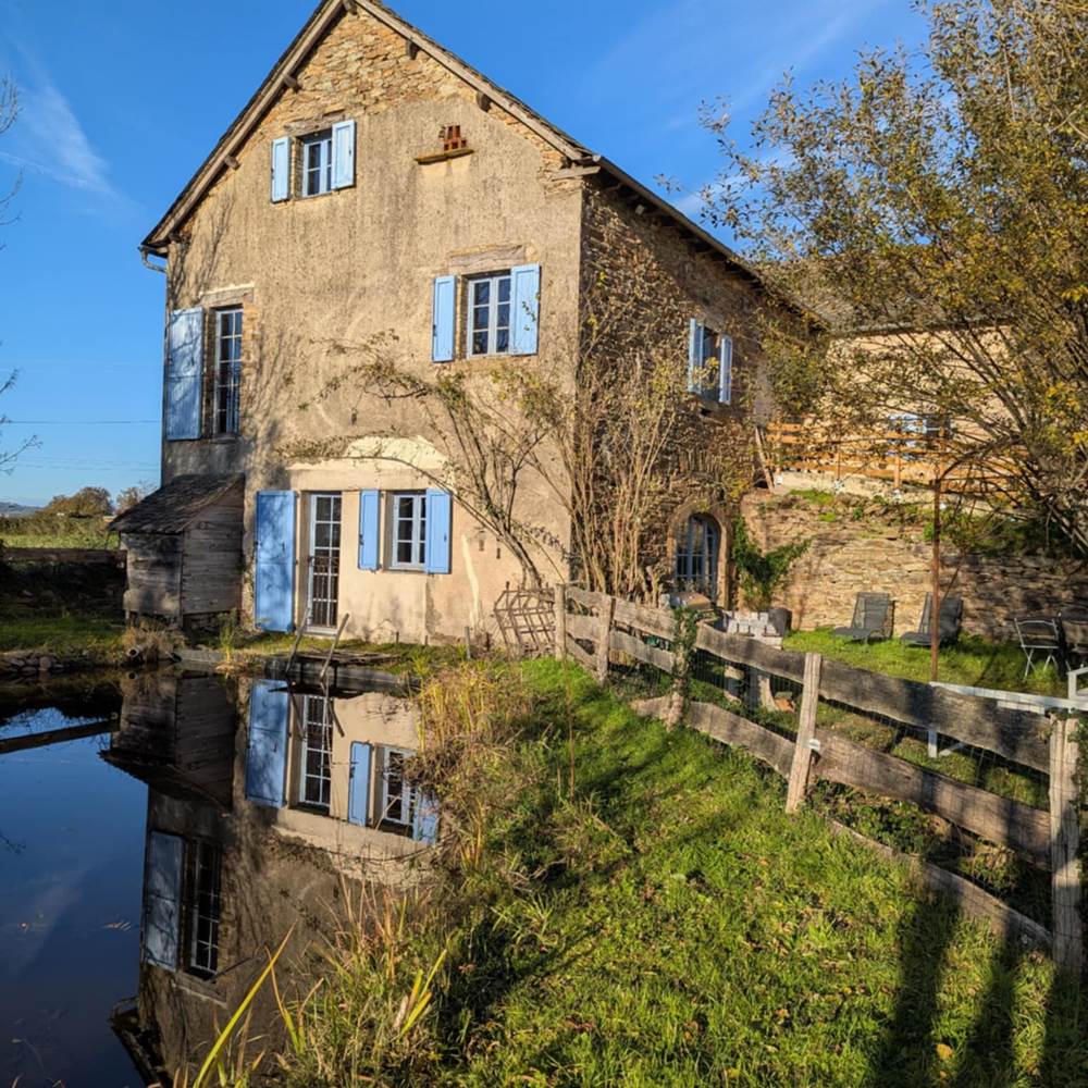 maison-hotes-reflet-etang-ancienne-ferme-nature-centres-aveyron-saisonnee.jpg-presta