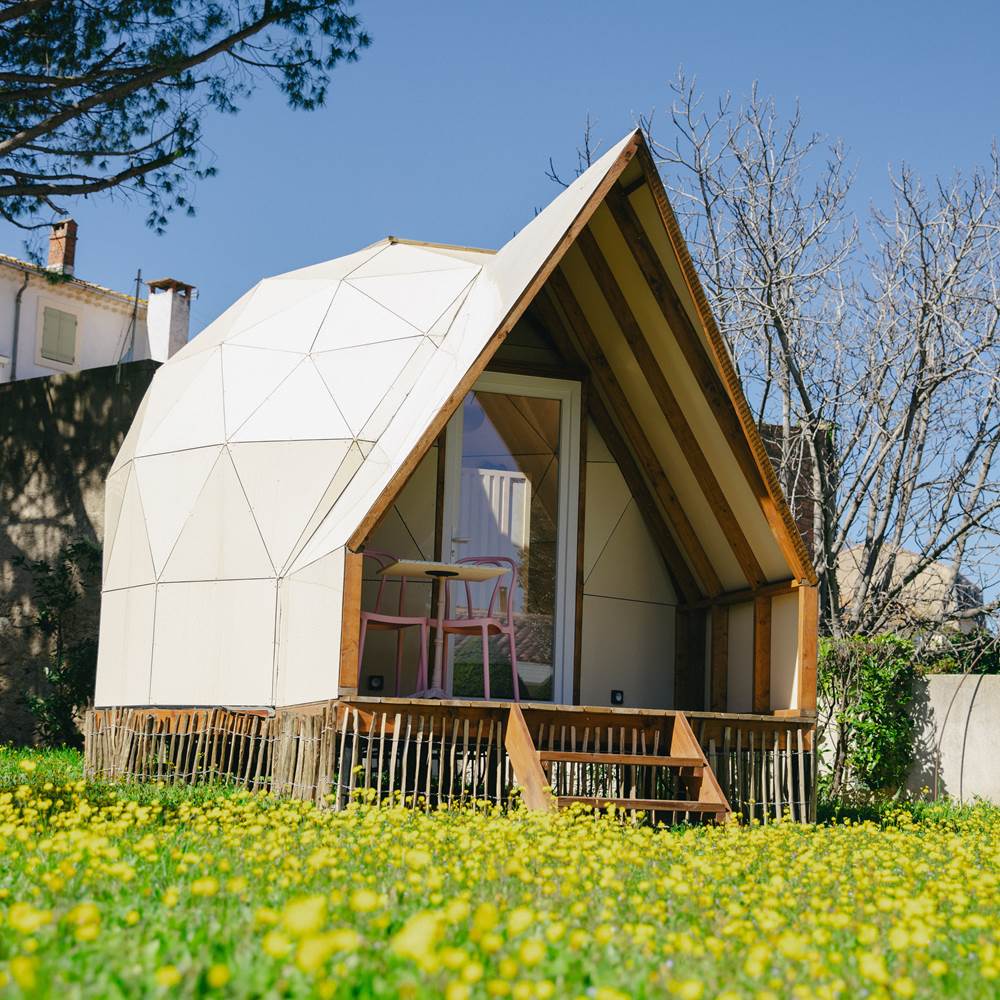 coeur-cristal-vue-exterieure-ecolodge-insolite-sejour-romantique-couple-magalas-herault.jpg-presta