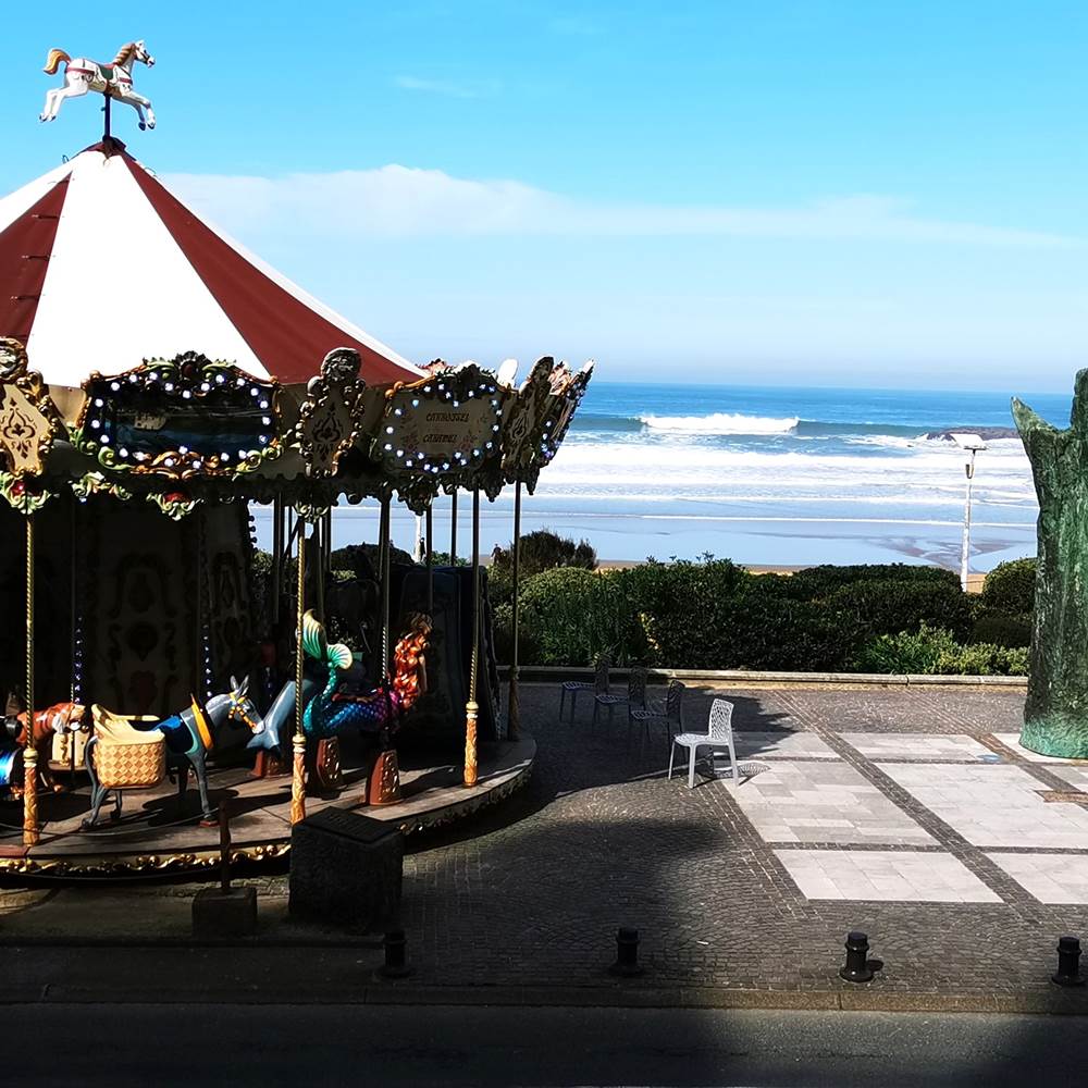 Manege Grande Plage au pied de Victoria Surf 3-presta