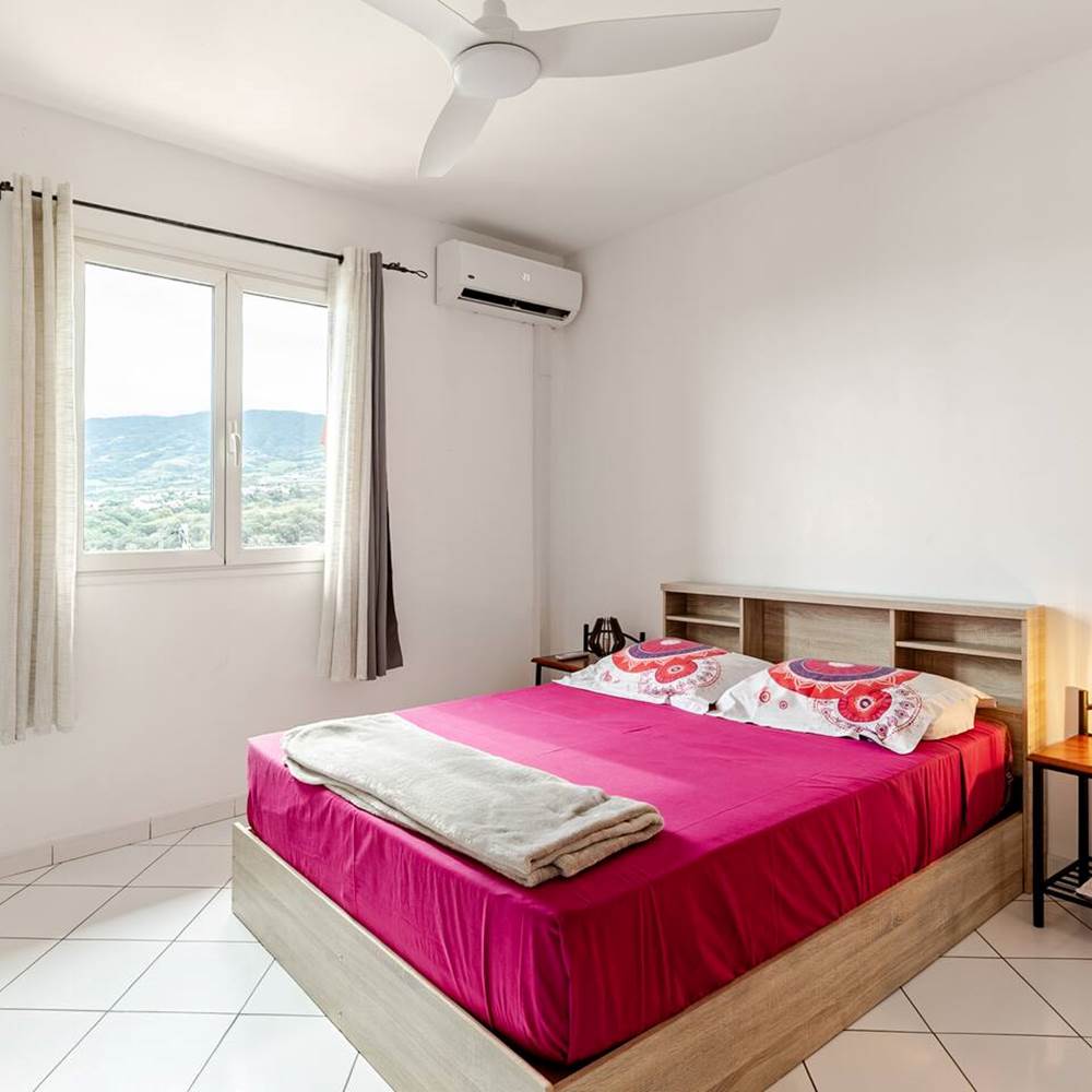 T3 chambre 1 sur impasse, climatiseur, ventilateur, lit 2 places