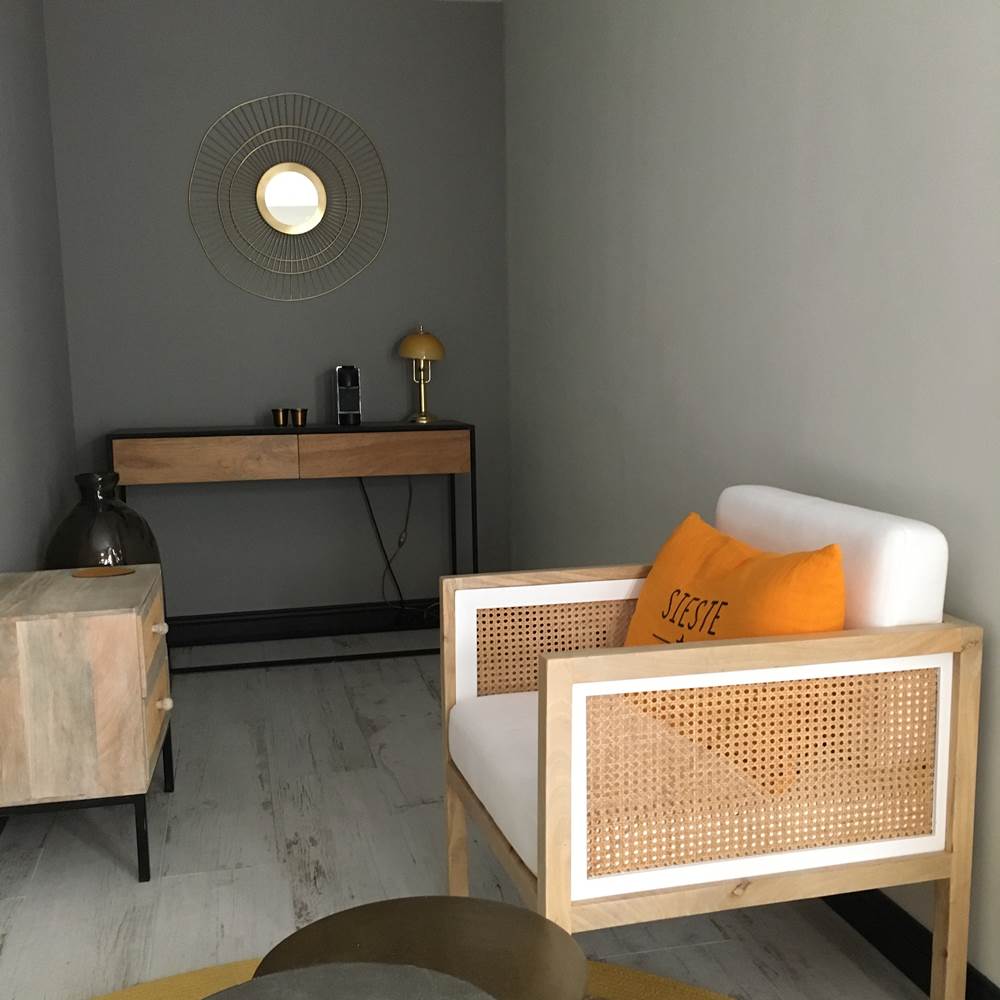 Chambre d'hôtes Safran près de Cahors : le coin salon apaisant-presta