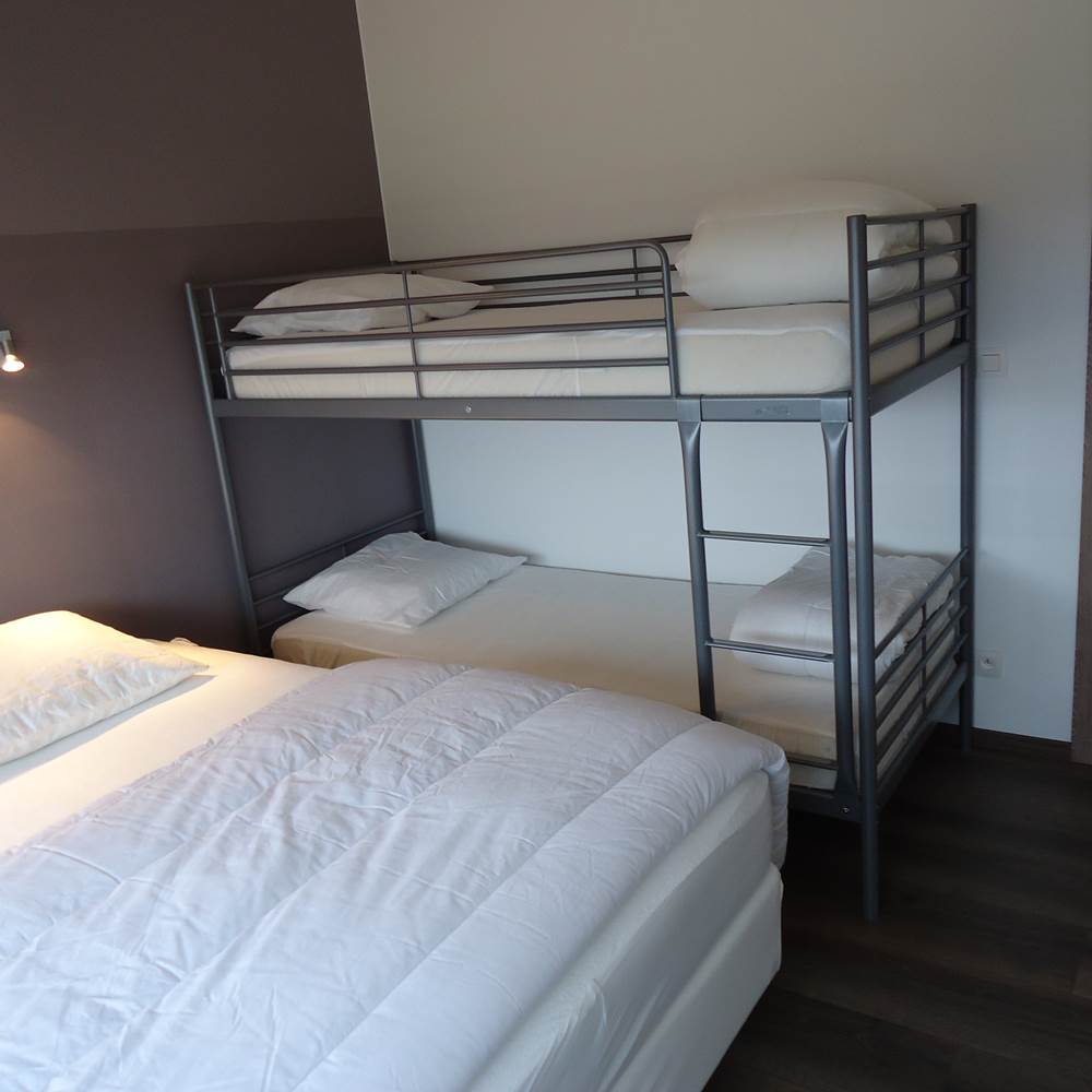 Chambre 2 avec lit double et lits superposés (photo 1)-presta