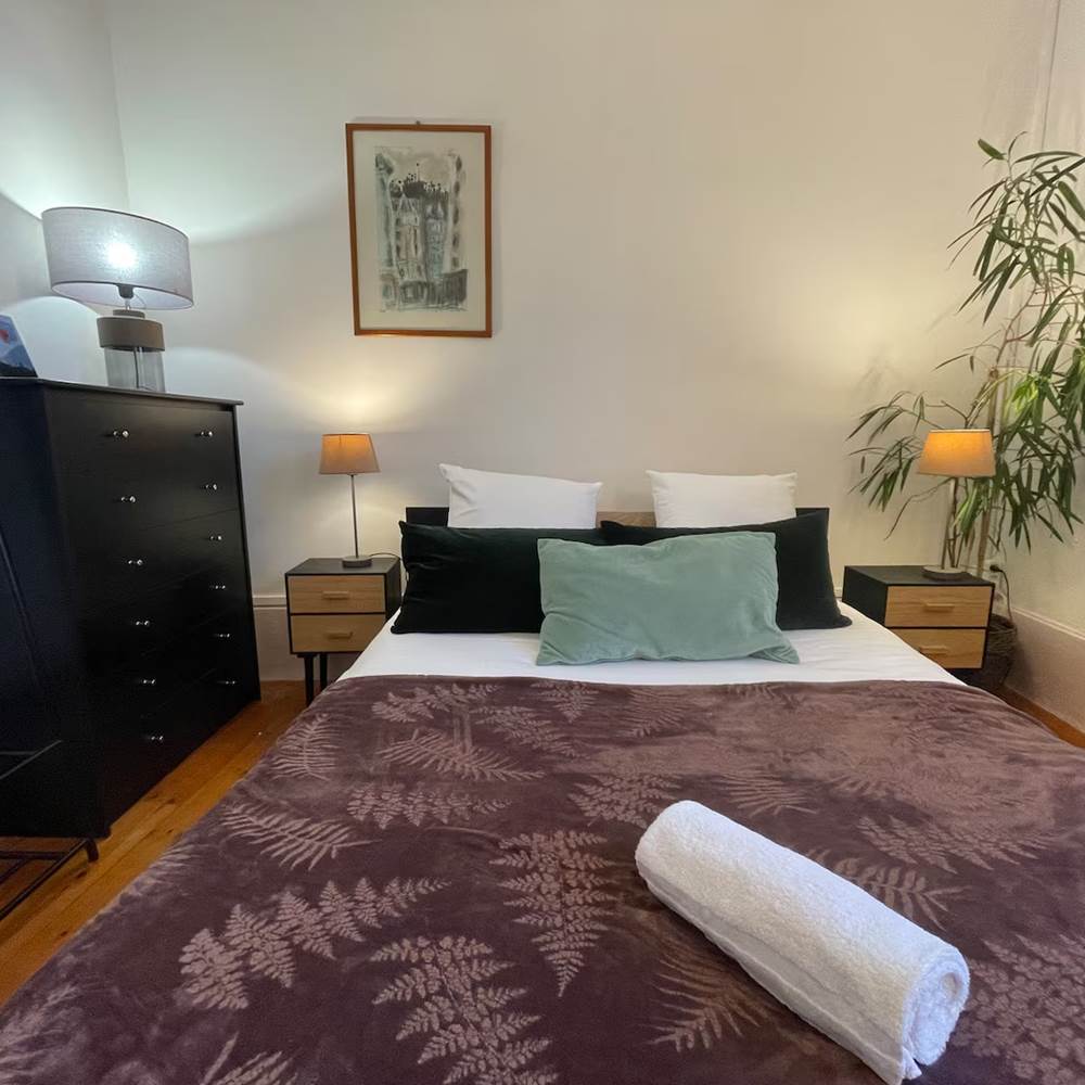1er étage, chambre 1, lit commode