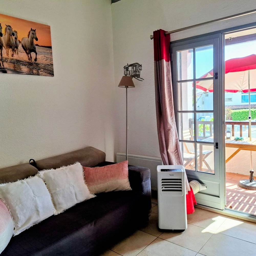 9621d104-ffea-4f0c-a803-e2f568fde3e7~1-gallery