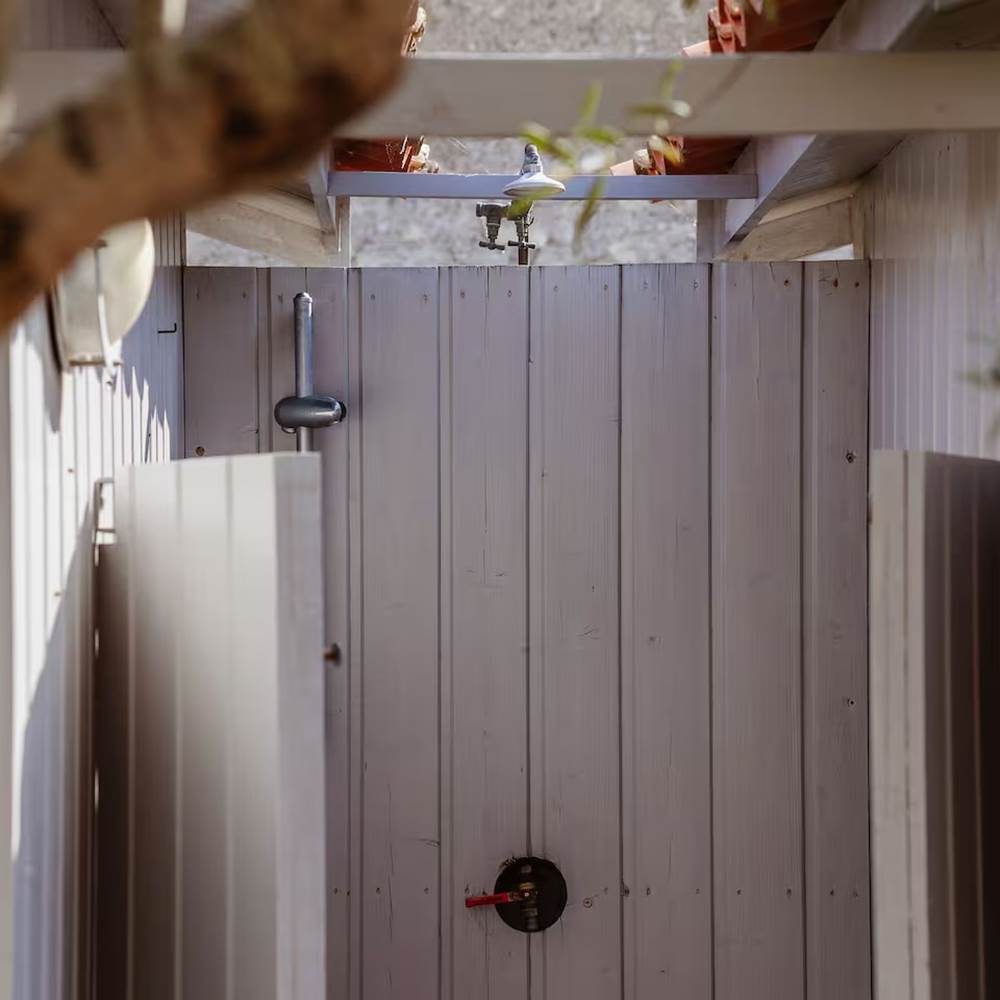 Le Chai Roudoudou extérieur, douche extérieure, retour de plage, surf-gallery