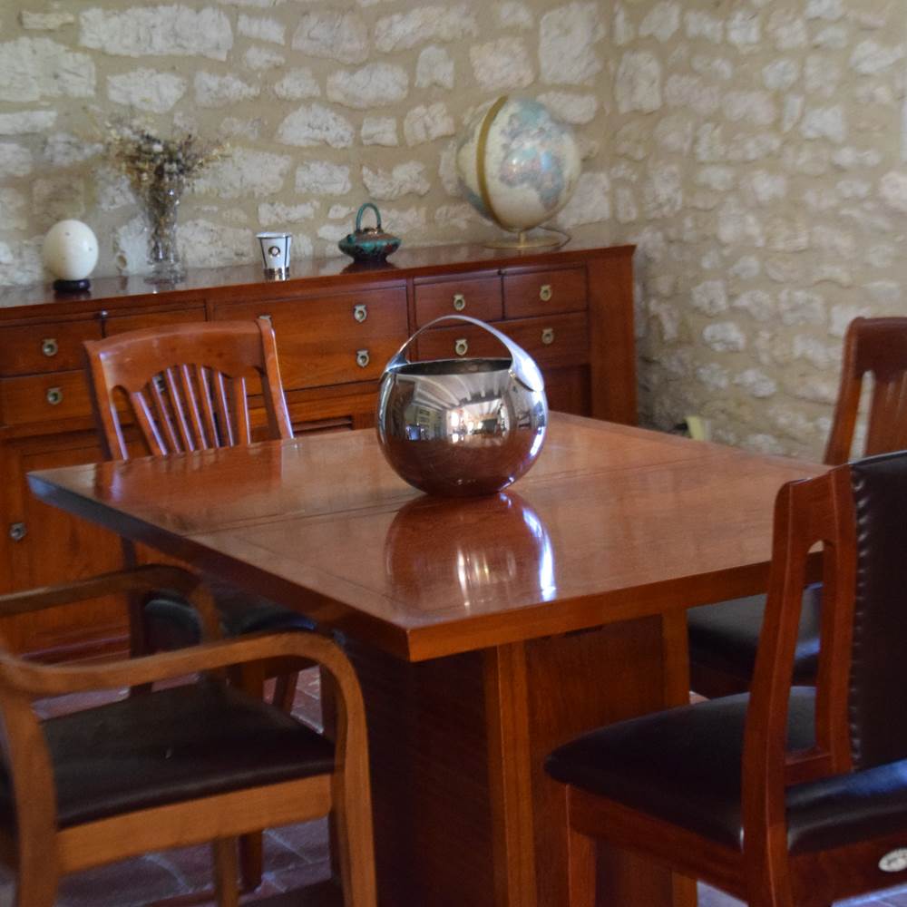 Maison d'hôtes dans le Lot - Salle à manger en bois rose --presta