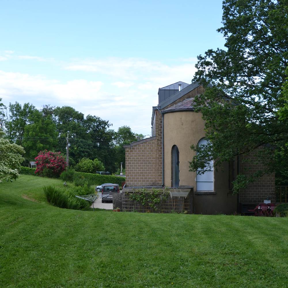 L'arrière de La Chapelle de verre et le jardin-gallery