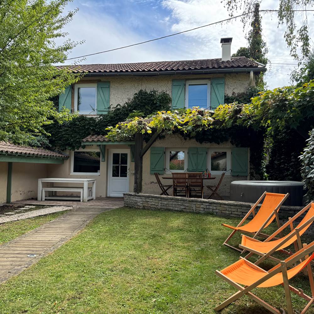 La Petite Maison, maison pour 6 personnes avec son jardin privatif et son jacuzzi, aux portes de Lyon (avec ses quartiers historiques inscrits au Patrimoine Mondial de l'UNESCO et sa gastronomie avec plus de 2000 restaurants)-gallery