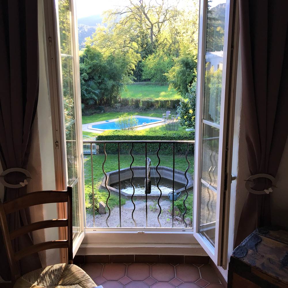 jardin fontaine piscine gite anduze