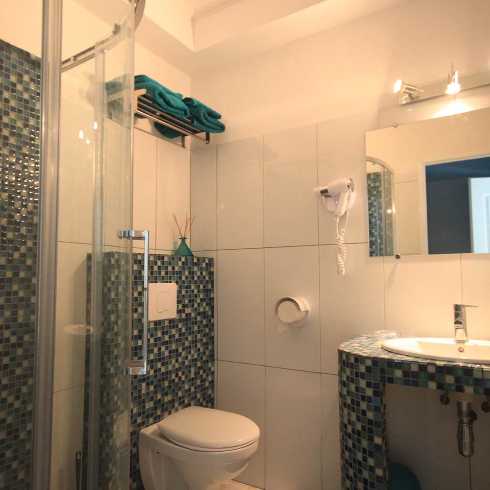 Appart Bleu Azur Salle d'eau Lotu ou Saleccia seche cheveux à Saint Florent en Corse-presta