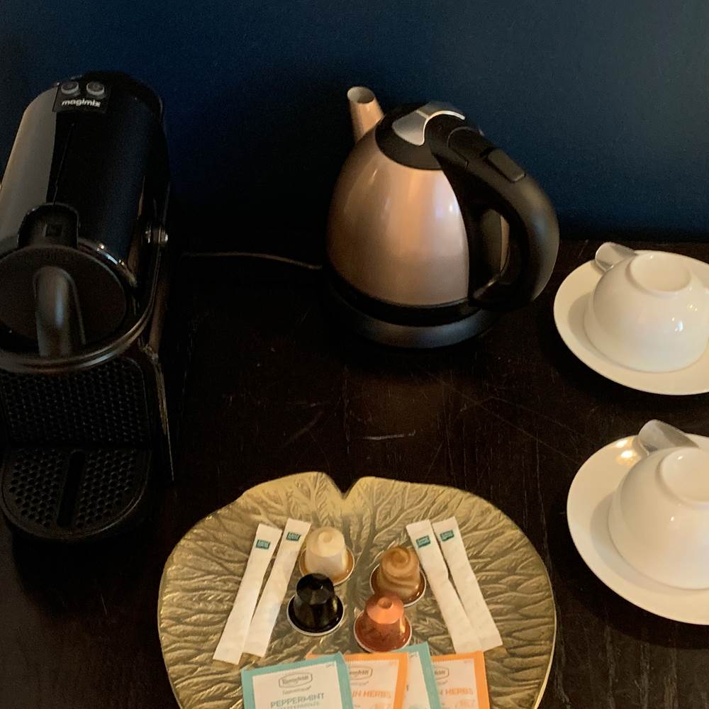 Nespresso machine et plateau de courtoisie dans l´hôtel de charme à Quimperlé-presta