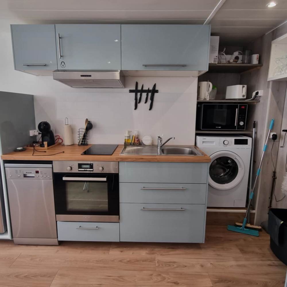 Cuisine ouverte SK-PADE – Fonctionnelle et lumineuse, parfaite pour séjour longue durée ou week-end nature en couple.-gallery