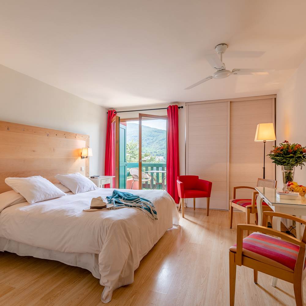 1807-06_09_la_pinede_chambre_bd-presta