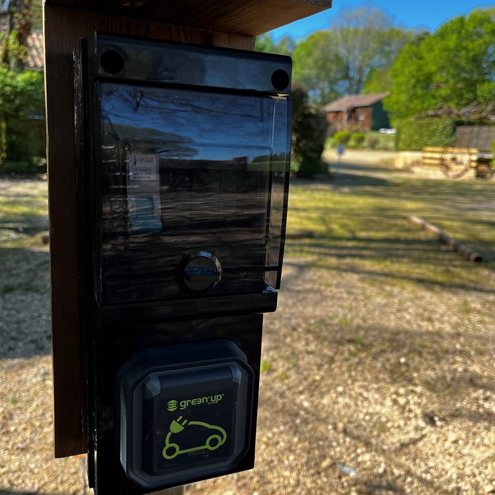 parking avec prise pour votre voiture électrique-presta