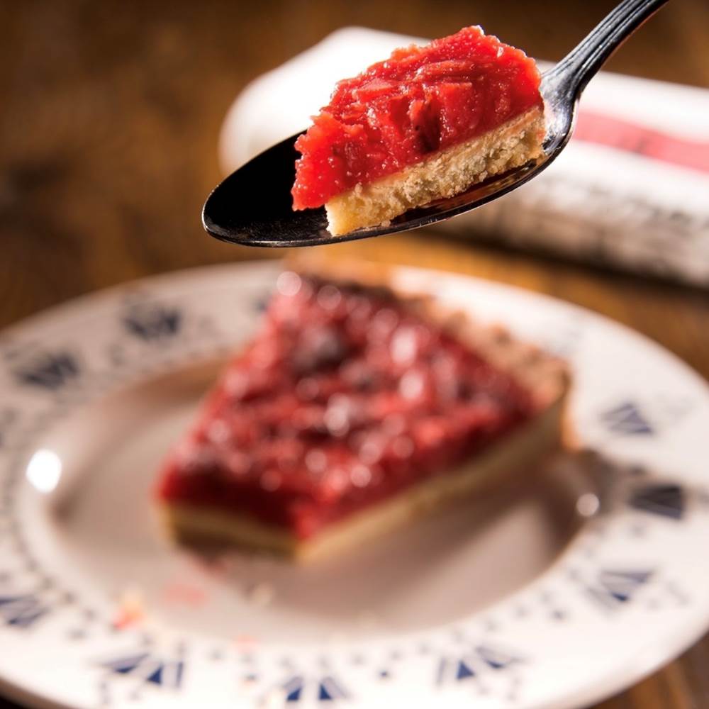 Avec notre maison de vacances (6 peronnes) proche de Lyon, visitez les Halles de Lyon Paul Bocuse et ses 56 commerçants (écaillers, fromagers, boulangers, chocolatiers, pâtissiers, épiceries fines, maraîchers, charcutiers, bouchers, poissonniers, traiteurs, cavistes et restaurateurs !-gallery