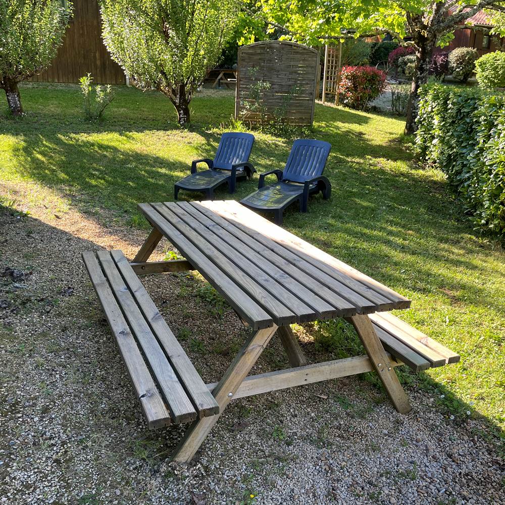 Repas et détente en vacances au Hameau des Laurières-presta